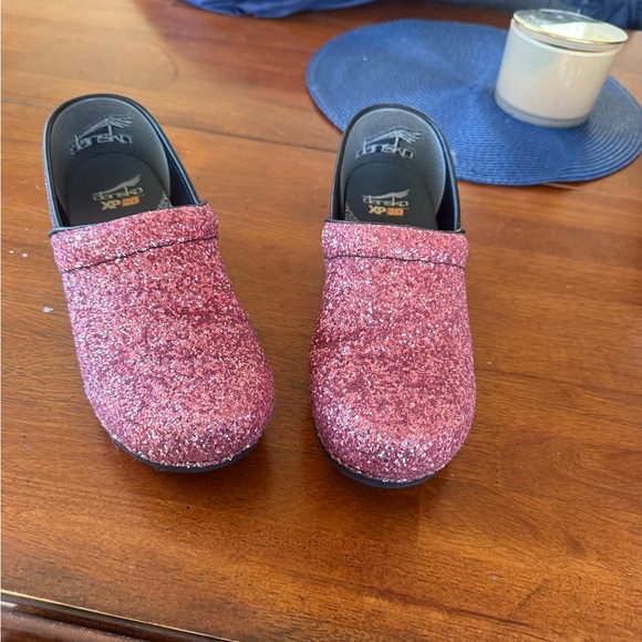 Very Gently Preowned/Excellent Condition Dansko XP Glitter Clogs in Pink - Picture 10 of 11